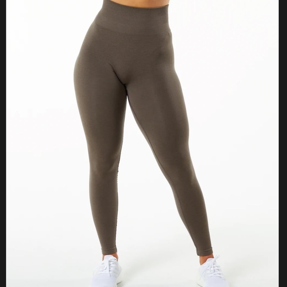 Alphalete Amplify Legging Mocha - Picture 6 of 7